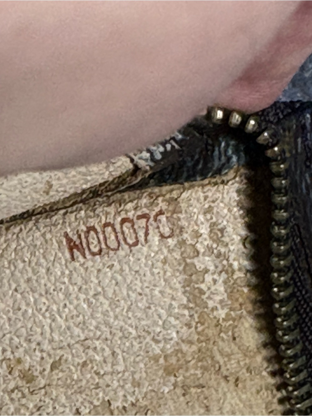 Authentic Louis Vuitton Toiletry Pouch 19 Brown Canvas Monogram Coated - Picture 2 of 11